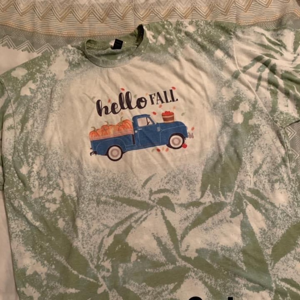 🚨NWOT - Bleached Fall Tee.🚨